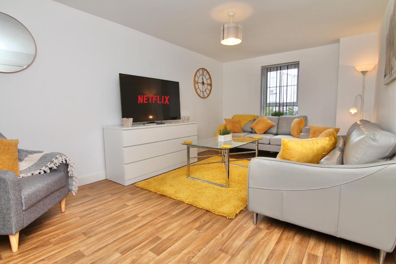 Canalview House - Fully Furnished Coventry City Centre Home Holiday home *